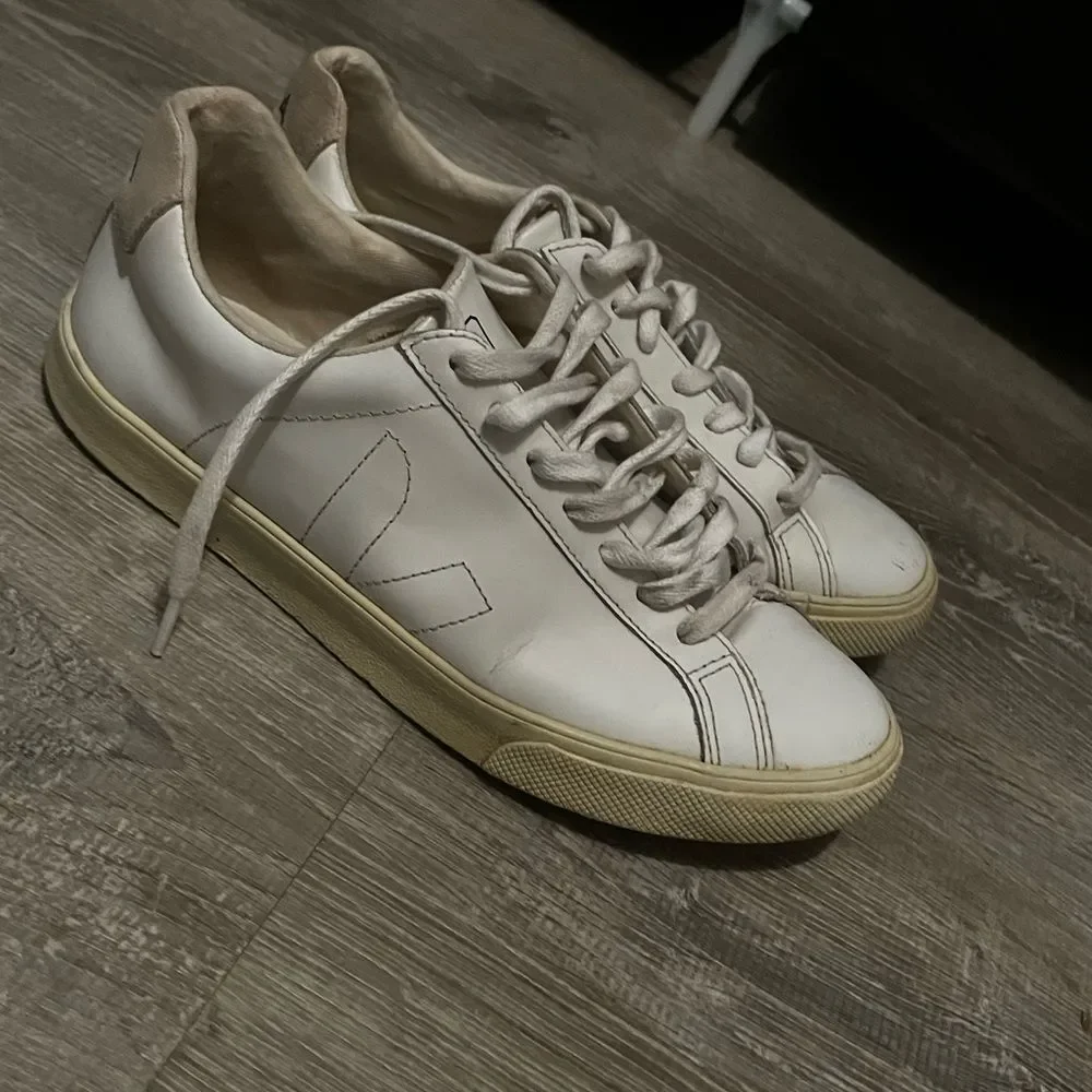Veja fashion sneaker size 37